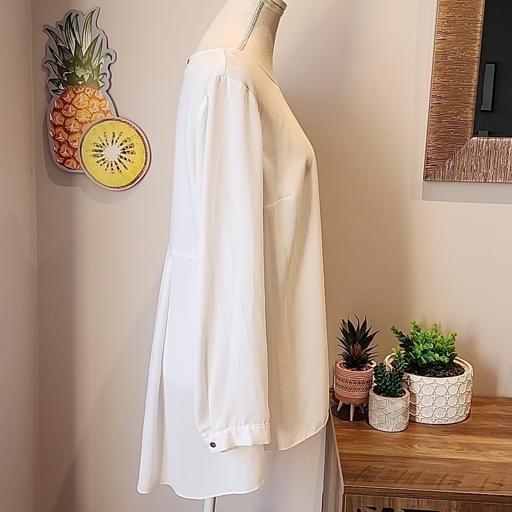 Vince Camuto - Flowy White Blouse - Picture 3 of 9